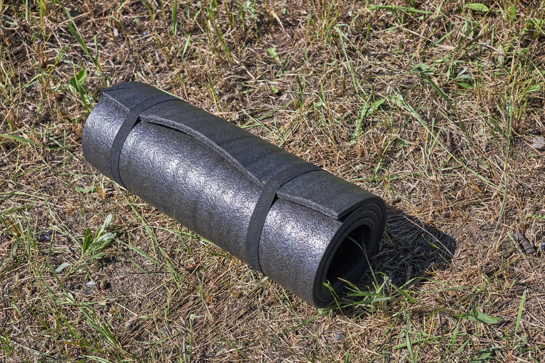 Килимок туристичний Army L0 з комплектом гумок фіксуючих (чорний 1800×550×10 мм)